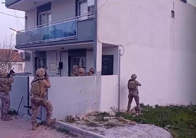 İzmir’de iş yerine silahlı saldırı düzenleyen 2 şüpheli tutuklandı