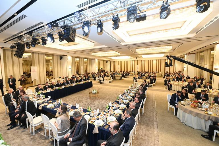 Bakan Ersoy, bakanlığa bağlı kurum yöneticileriyle iftarda bir araya geldi