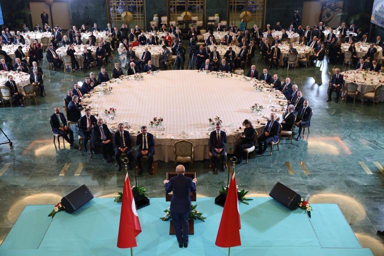 Cumhurbaşkanı Erdoğan: Hakikat savaşı verdiğimiz bu dönemde, medya kuruluşlarımızın daha etkili olmasını bekliyoruz