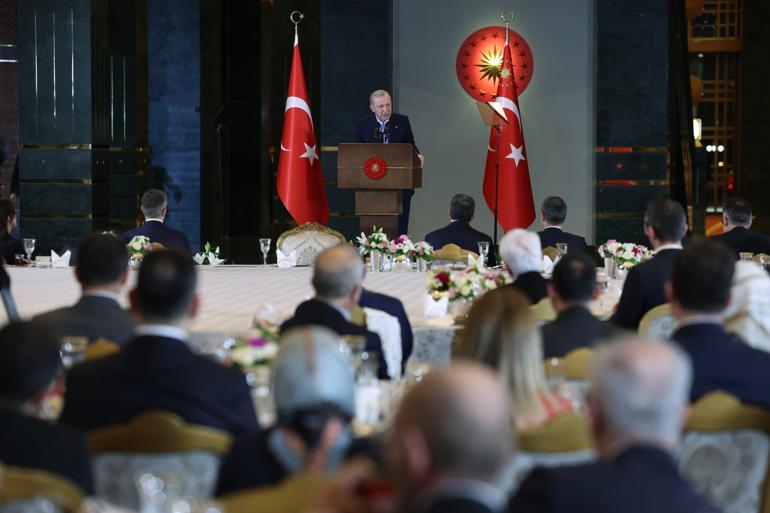 Cumhurbaşkanı Erdoğan: Hakikat savaşı verdiğimiz bu dönemde, medya kuruluşlarımızın daha etkili olmasını bekliyoruz