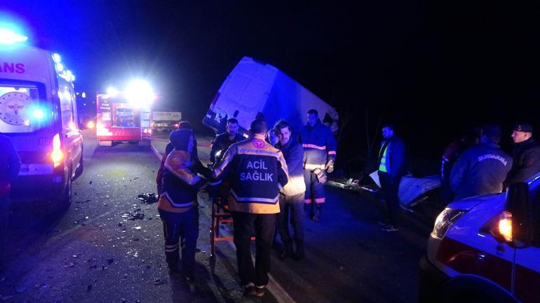 Kamyonet TIR’a arkadan çarptı: 2 ölü, 1 yaralı