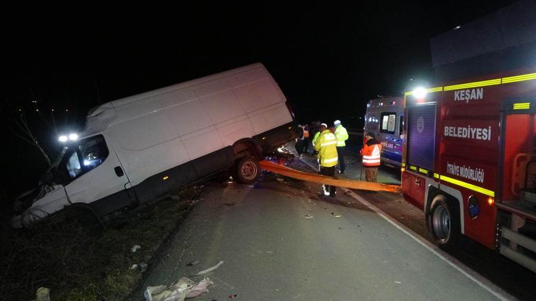 Kamyonet TIR’a arkadan çarptı: 2 ölü, 1 yaralı