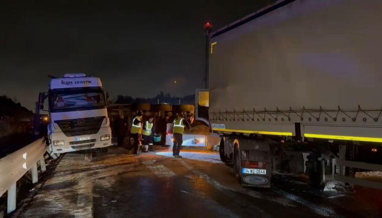 Kuzey Marmara Otoyolunda 2 TIR çarpıştı: 2 yaralı