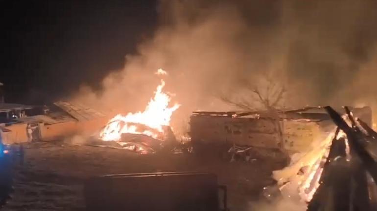 Boludaki yangında 4 ev ile 8 samanlık kullanılamaz hale geldi