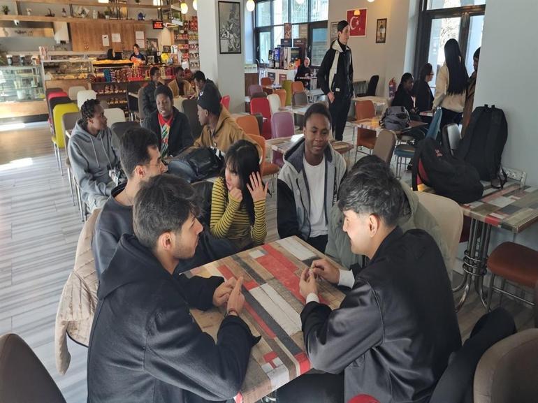 Zonguldak’taki yabancı öğrenciler, bayramı, savaş bölgesindeki ailelerinden uzakta karşılıyor