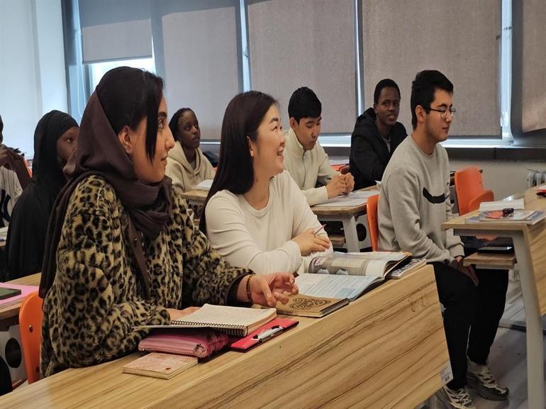 Zonguldak’taki yabancı öğrenciler, bayramı, savaş bölgesindeki ailelerinden uzakta karşılıyor