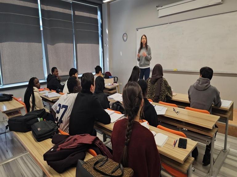 Zonguldak’taki yabancı öğrenciler, bayramı, savaş bölgesindeki ailelerinden uzakta karşılıyor
