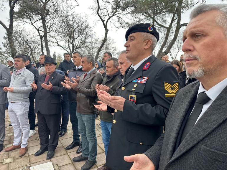 Seyit Onbaşı, mezarı başında anıldı