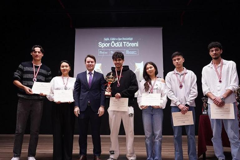 Sporda derece kazanan öğrenciler için ödül töreni düzenlendi