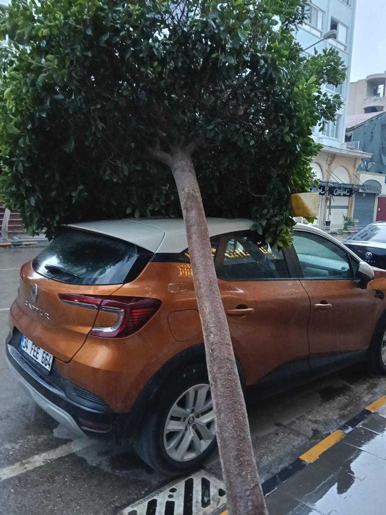 Hatayda kuvvetli rüzgar; çatılar uçtu, stantlar yıkıldı