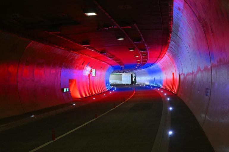 Türk şirketin inşa ettii Slovenya ile Avusturya’yı birbirine bağlayan tünel trafiğe açıldı