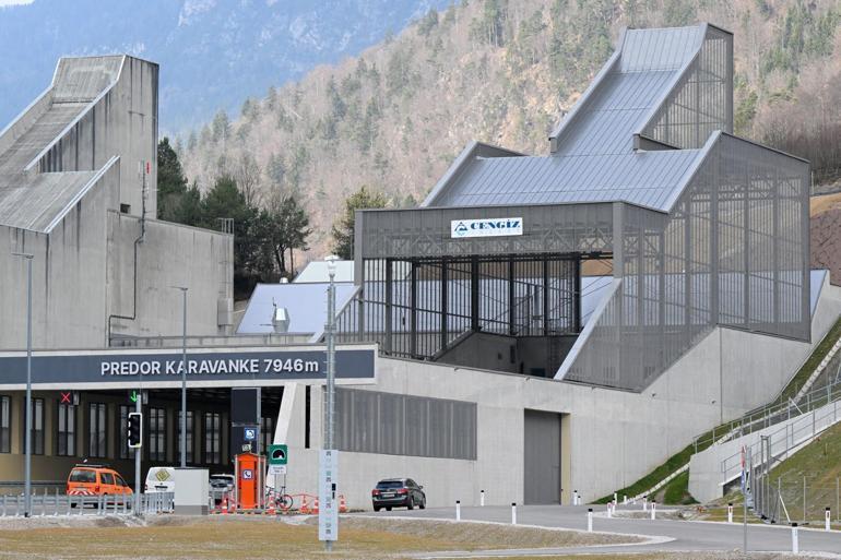 Türk şirketin inşa ettii Slovenya ile Avusturya’yı birbirine bağlayan tünel trafiğe açıldı