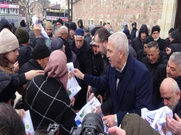 Kocaelide, arife gününe özel pişirilen bayram çöreği ikram edildi