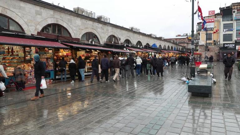 Eminönünde bayram alışverişi yoğunluğu