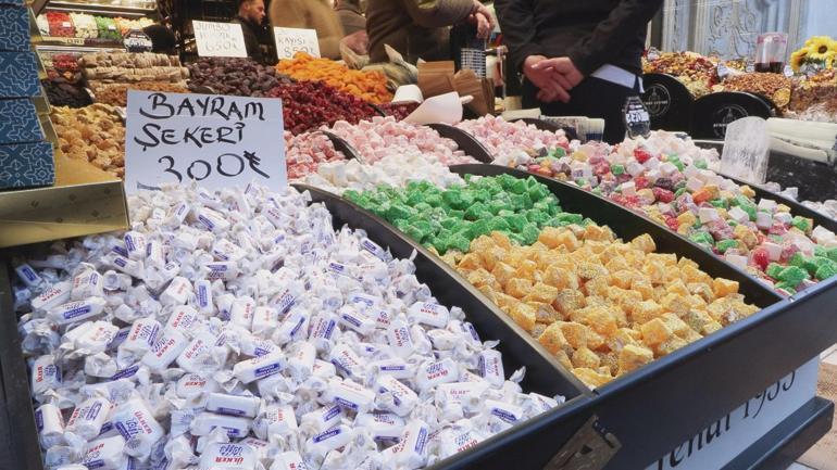 Eminönünde bayram alışverişi yoğunluğu