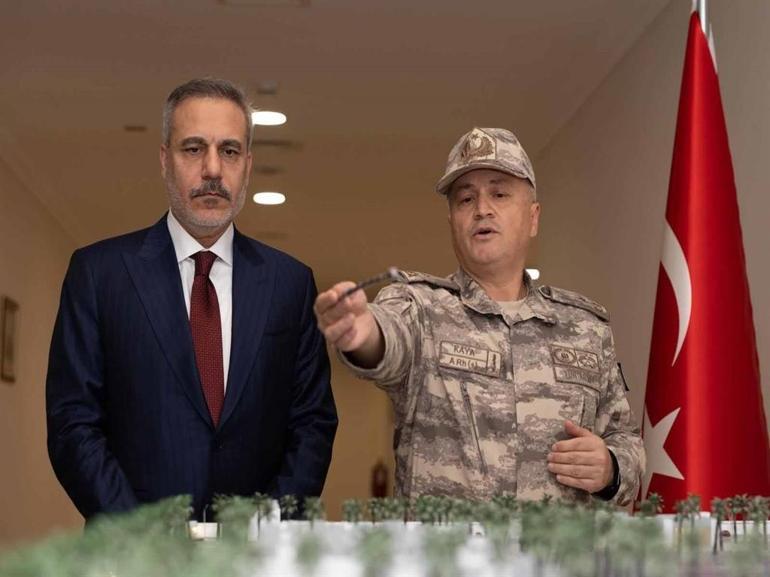 Bakan Fidan, Katar-Türk Birleşik Müşterek Kuvvet Komutanlığı Karargahı’nı ziyaret etti