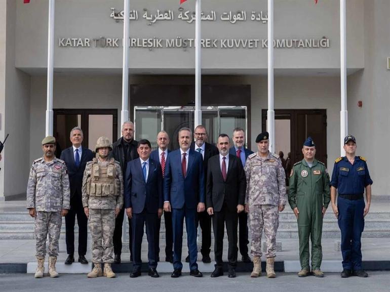 Bakan Fidan, Katar-Türk Birleşik Müşterek Kuvvet Komutanlığı Karargahı’nı ziyaret etti