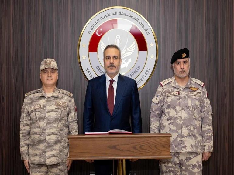 Bakan Fidan, Katar-Türk Birleşik Müşterek Kuvvet Komutanlığı Karargahı’nı ziyaret etti