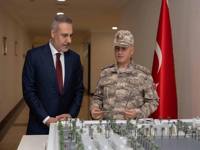 Bakan Fidan, Katar-Türk Birleşik Müşterek Kuvvet Komutanlığı Karargahı’nı ziyaret etti