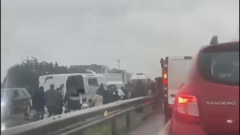 Büyükçekmece D-100 Karayolunda midibüs devrildi; 1 ölü 9 yaralı