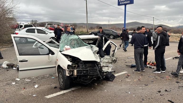 Nevşehirde 3 aracın karıştığı kazada baba-oğul öldü; 7 yaralı