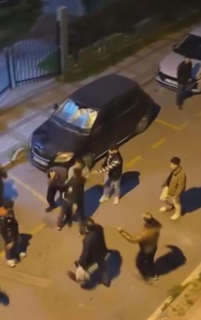 Bağcılarda bir kişiye saldıran grup, polisi görünce kaçtı