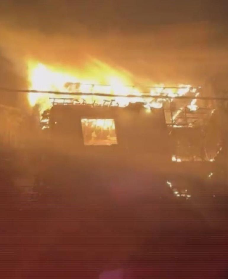 Sarıyerde 2 gecekondu alev alev yandı; 4 yaralı