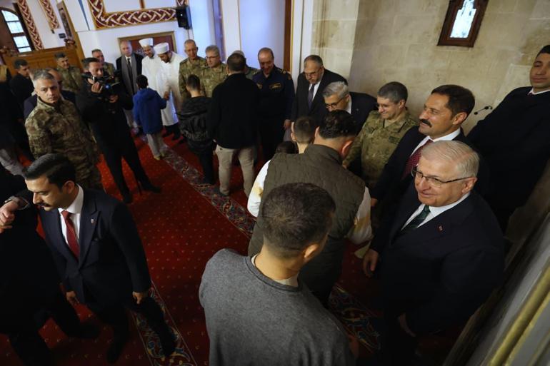 Bakan Güler, bayram namazını Hataydaki tarihi camide kıldı