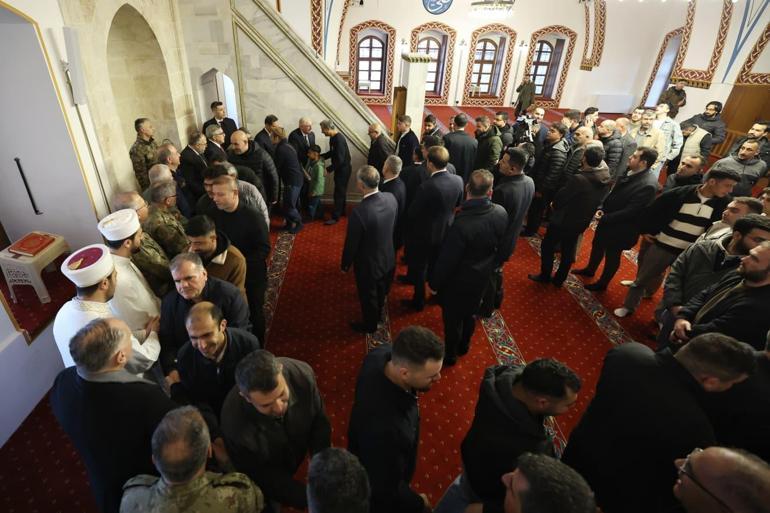 Bakan Güler, bayram namazını Hataydaki tarihi camide kıldı