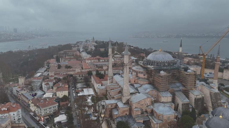Numan Kurtulmuş bayram namazını Ayasofya Camiinde kıldı