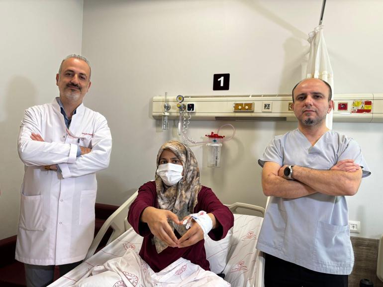 Tatile geldiği Antalyada kanser olduğunu öğrendi; öğrencilerine kavuşacağı günü iple çekiyor