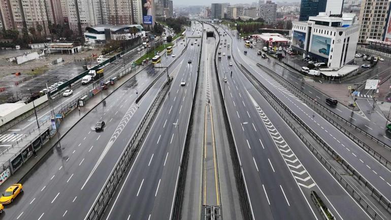 İstanbulda bayramın ilk günü yollar boş kaldı