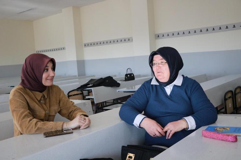 ‘Kız çocuğu okuyacak da ne olacak’ dediler; ilkokul mezuniyetinden 41 yıl sonra üniversiteye başladı