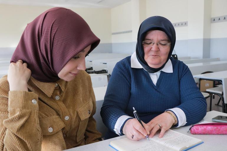‘Kız çocuğu okuyacak da ne olacak’ dediler; ilkokul mezuniyetinden 41 yıl sonra üniversiteye başladı