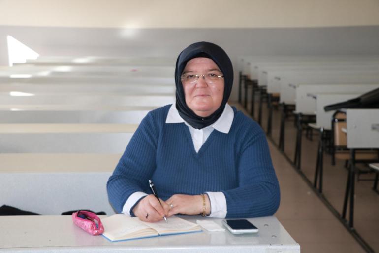 ‘Kız çocuğu okuyacak da ne olacak’ dediler; ilkokul mezuniyetinden 41 yıl sonra üniversiteye başladı