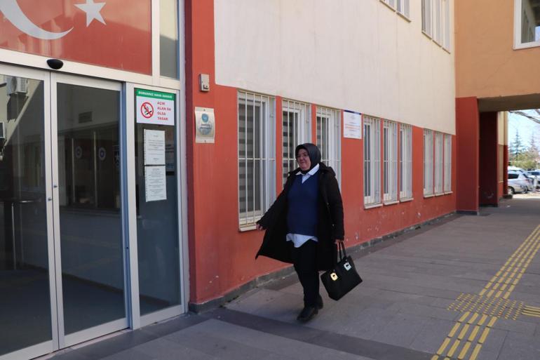 ‘Kız çocuğu okuyacak da ne olacak’ dediler; ilkokul mezuniyetinden 41 yıl sonra üniversiteye başladı