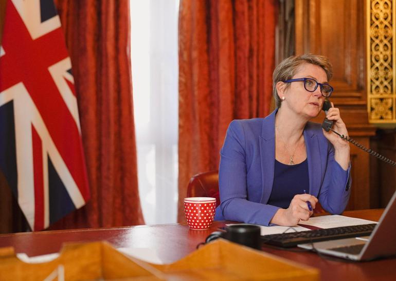 İran Dışişleri Bakanı Arakçiden İngiltereye askeri üs tepkisi