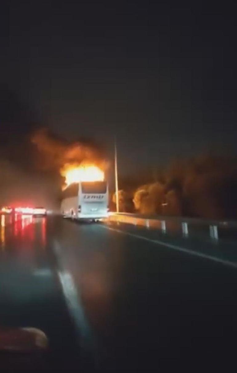 Esenlerde seyir halindeki yolcu otobüsü alev alev yandı