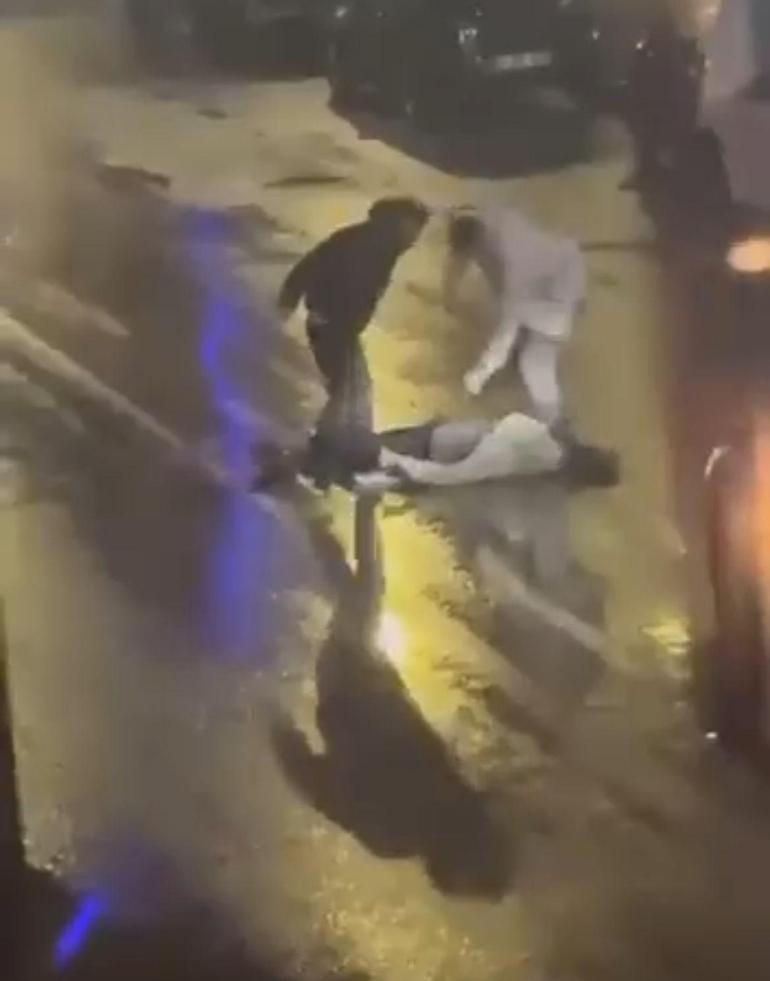 Cadde ortasında tekme ve yumruklarla darbedildi