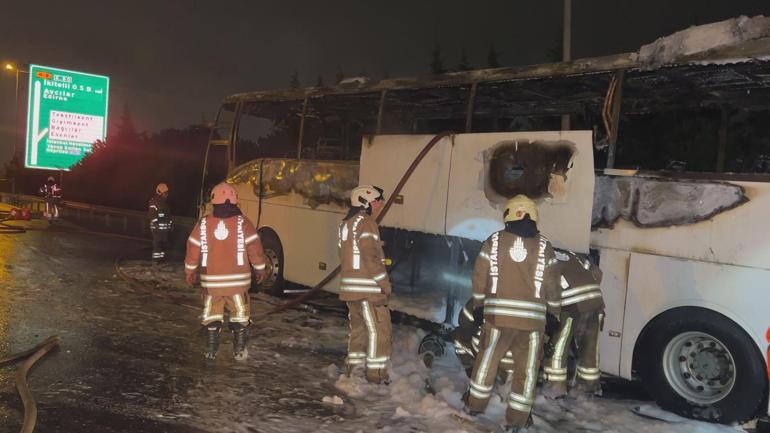 Esenlerde seyir halindeki yolcu otobüsü alev alev yandı
