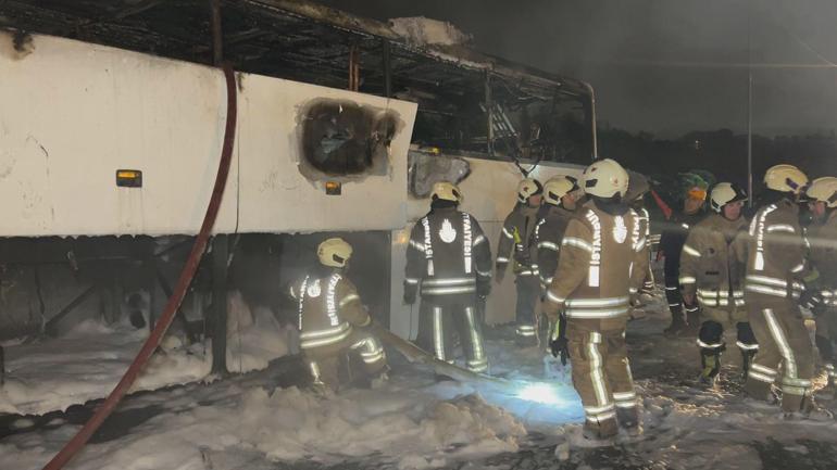 Esenlerde seyir halindeki yolcu otobüsü alev alev yandı