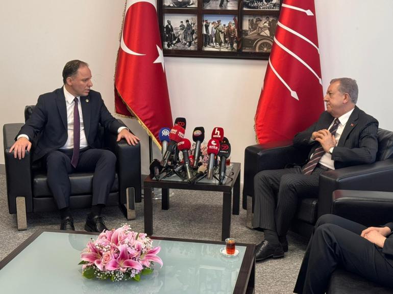 Siyasi partiler bayramlaştı