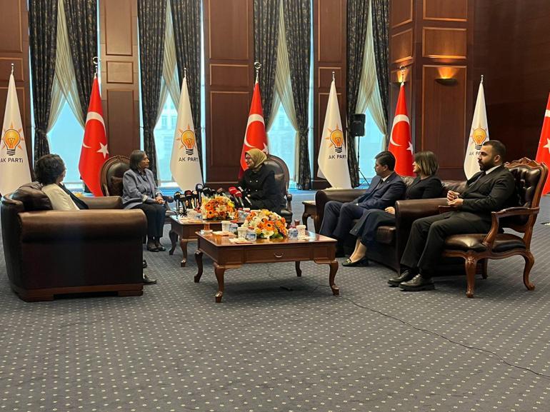 Siyasi partiler bayramlaştı