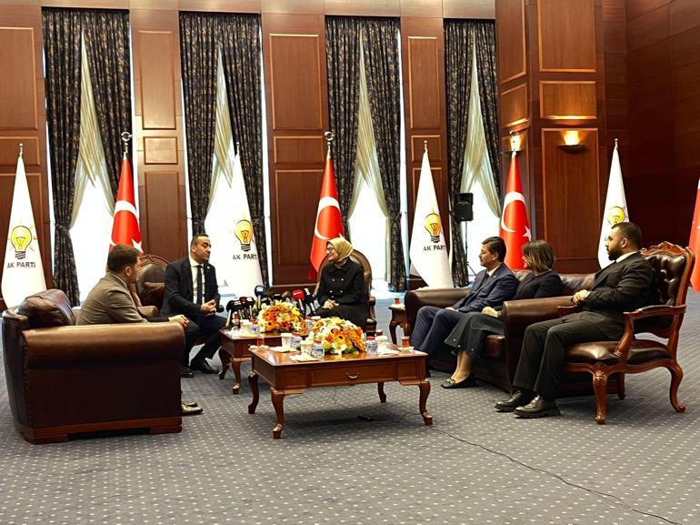 Siyasi partiler bayramlaştı