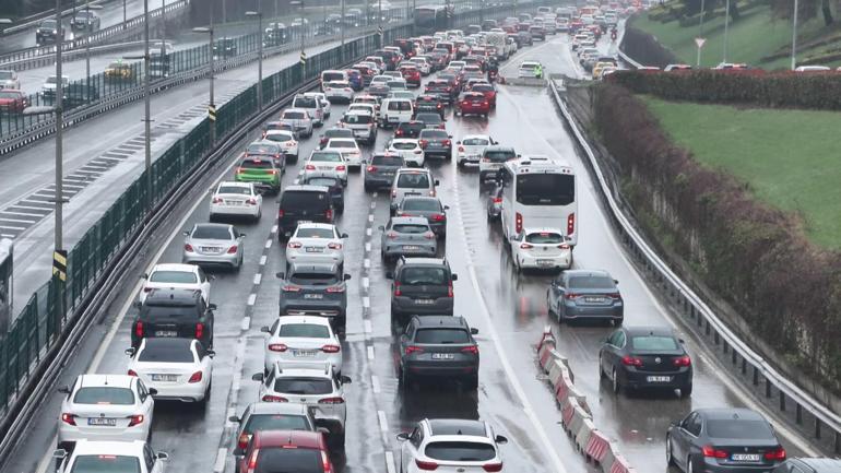 İstanbulda bayramın 2nci gününde trafik yoğunluğu