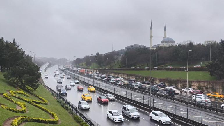 İstanbulda bayramın 2nci gününde trafik yoğunluğu