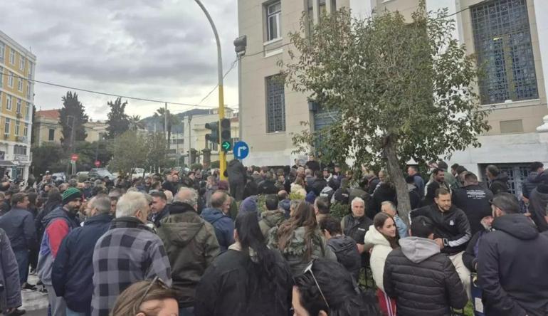 Midilli Adası’nda mahsur kalan Türk turistler yurda döndü