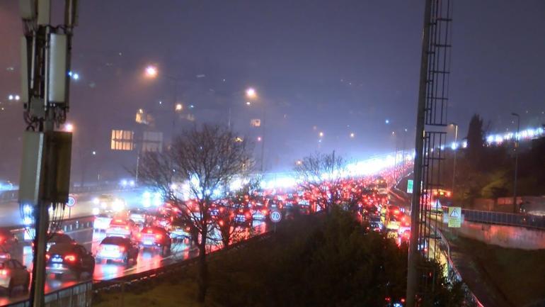 İstanbulda gece saatlerinde trafik yoğunluğu yüzde 62ye ulaştı