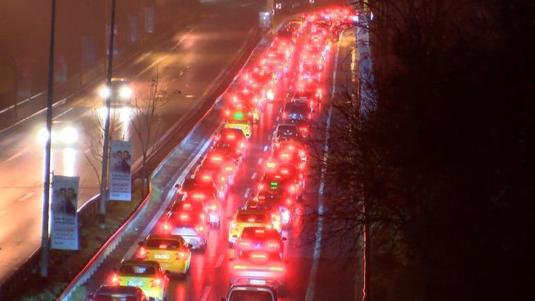 İstanbulda gece saatlerinde trafik yoğunluğu yüzde 62ye ulaştı