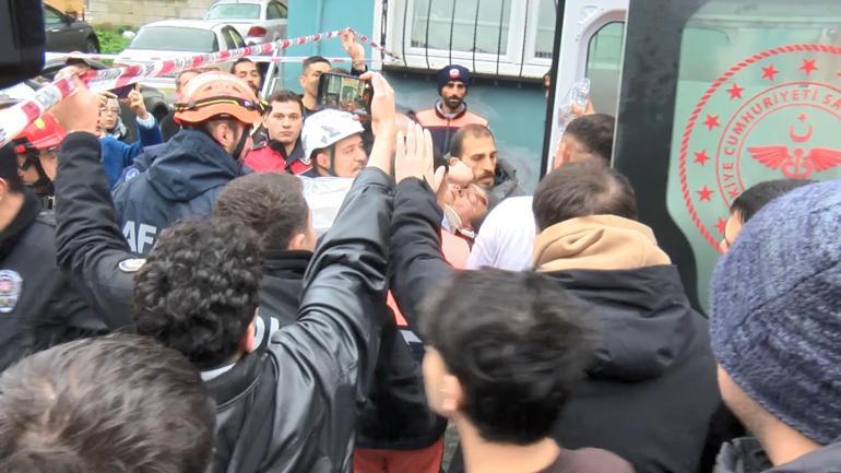 Fatih’te doğal gaz kaynaklı patlama: 2 bina çöktü 7 kişi kurtarıldı